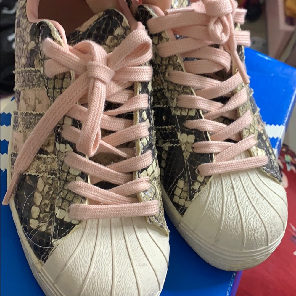 ADiDAS pink snakeskin sneakers. Size 5 women’s - Picture 6 of 7
